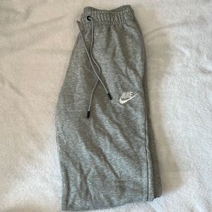 grey women’s nike sweat pants